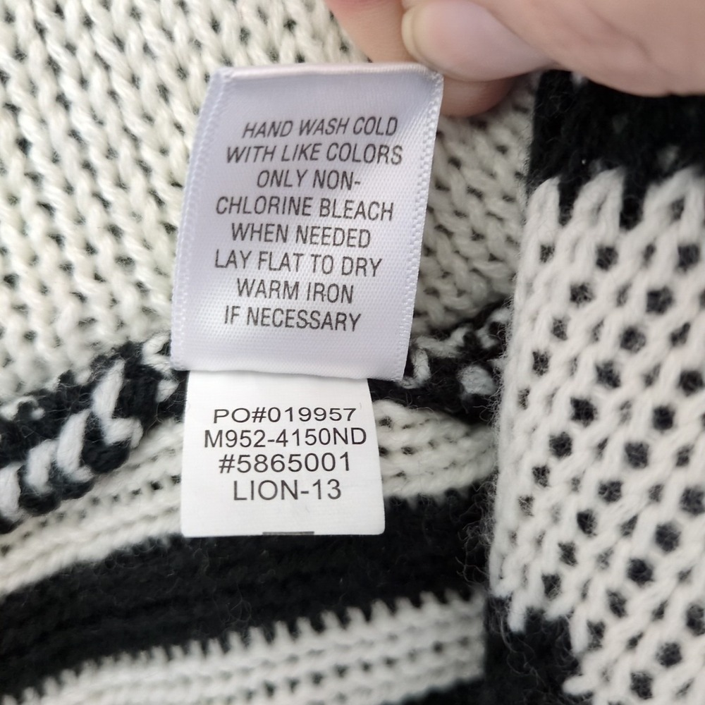 New Direction Black White Sz L Geo Swiss Pattern Open Front Poncho Sweater Vest - Picture 4 of 5